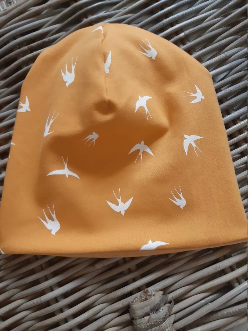 Kindermütze Senfgelb Ocker Wendemütze Kinderbeanie Schwalbe Mädchenmütze Vögel Ku 52/54 Mütze Sommerbeanie von LilaEmmi