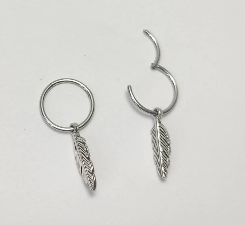 1 Paar Edelstahl Creolen Klappcreolen Ohrstecker Ohrclips Damen Ohrringe Silber Chirurgenstahl Hoops Schlicht Mit Feder Anhänger von LilaLaVi