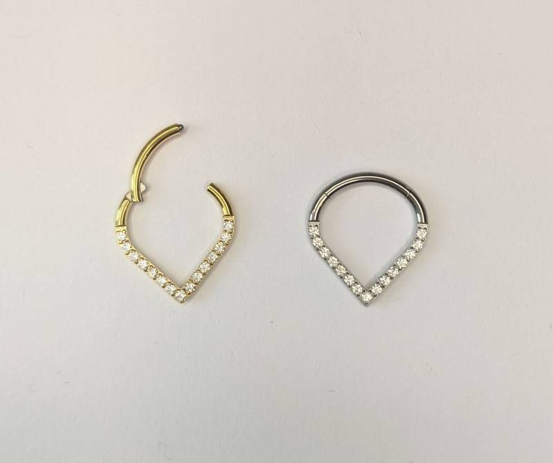 16G Titan V Förmiger Septum Ring Triangle Nasening Nasenpiercing /Daith Ring/Helix Ohrringe/Tragus Ohrringe/Knorpel Piercing/ von LilaLaVi
