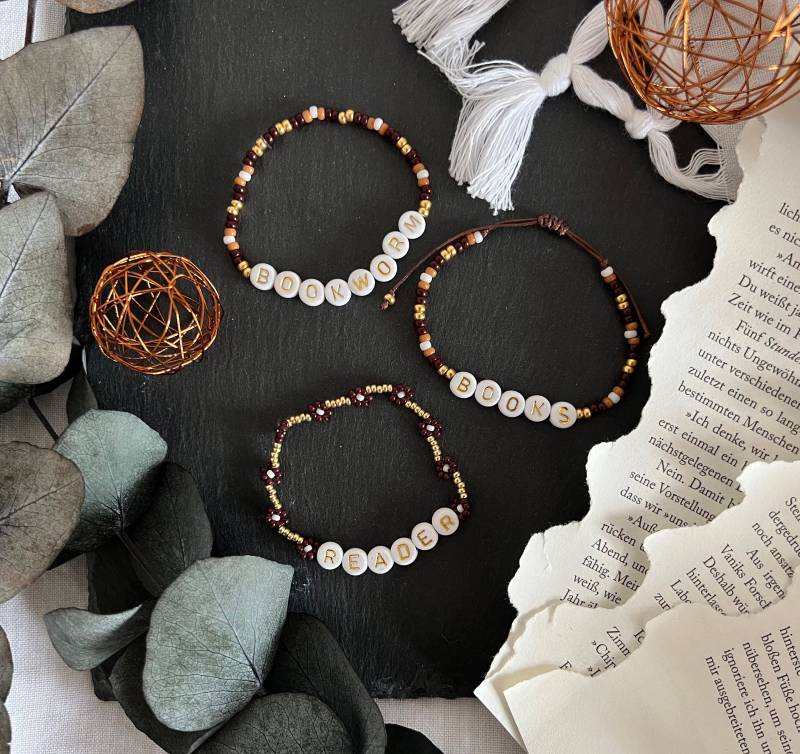 Bookish Rocailles Bracelet Personalized | Lilacflowersshop Bookish Rocailles Bracelet Personalized | Lilacflowersshop von LilacFlowersShop