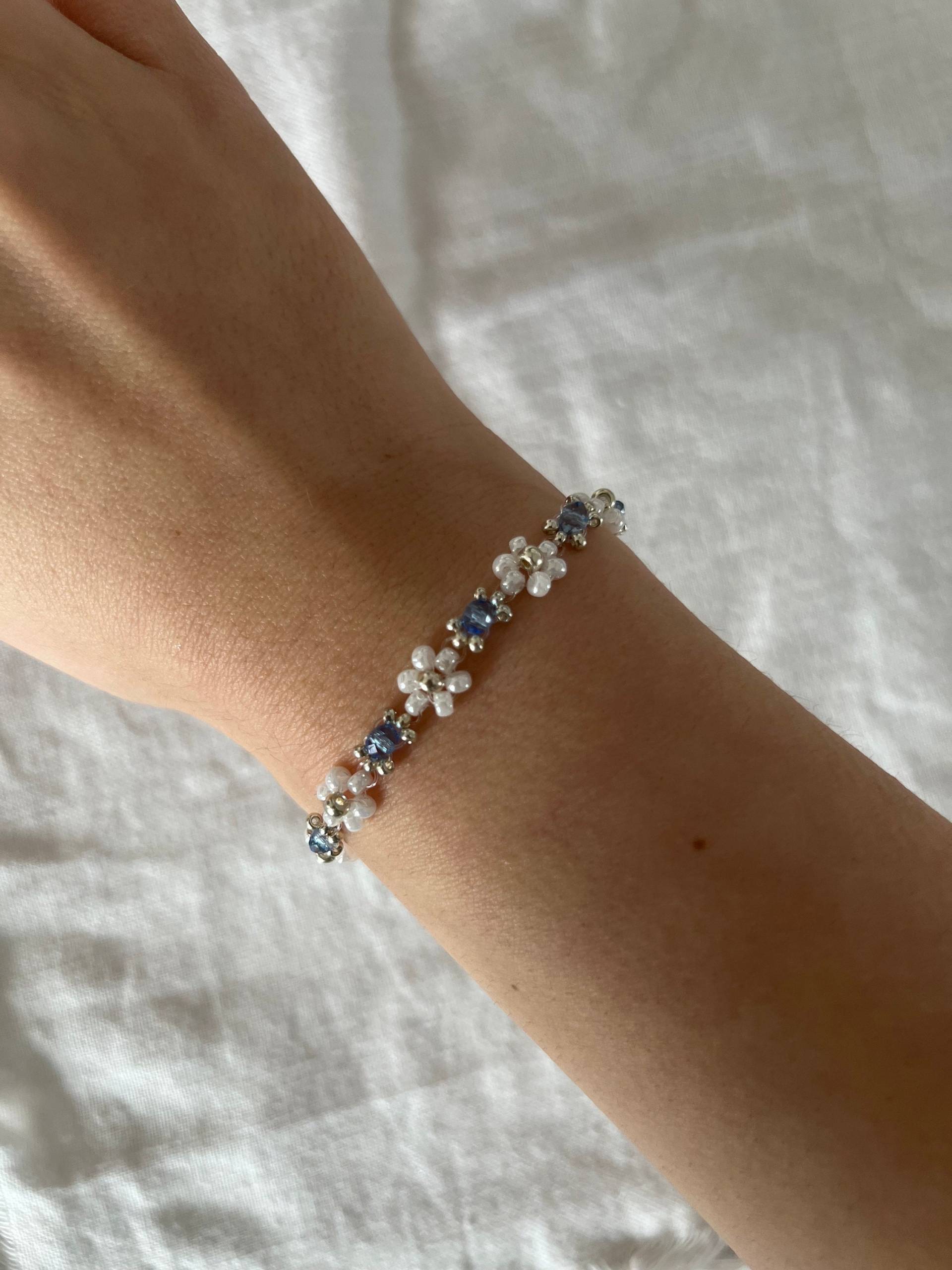 Taylor Inspiriertes Blumenarmband | 1989 Filigran Edelstahl in Gold Und Silber Personalisierbar Lilacflowersshop Taylor Inspiriertes Blumenarmband | 1989 Filigran Edelstahl in Gold Und Silber Personalisierbar Lilacflowersshop von LilacFlowersShop