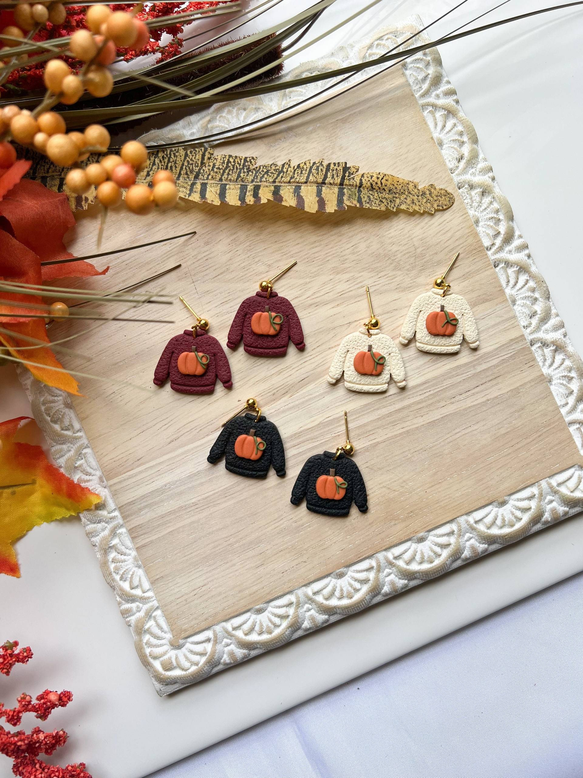 Herbst Ohrringe | Fimo Ton Pullover Kürbis-Pullover Polymer Clay Baumelt Herbst Ohrringe | Fimo Ton Pullover Kürbis-Pullover Polymer Clay Baumelt von LilacandLili