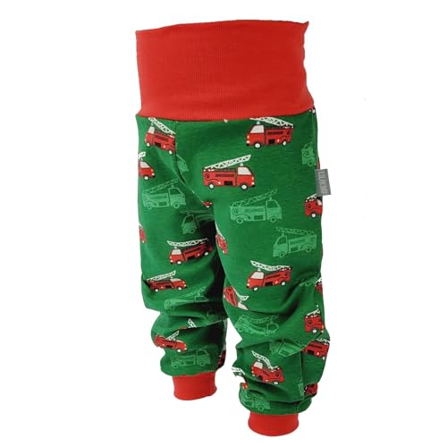 Lilakind“ Baby Kinder Pumphose Feuerwehrautos – Grün mit Feuerwehr-Motiv – Mitwachshose aus Jersey – Handgemacht – Bequeme Spielhose für Jungen Größe 74/80 von Lilakind