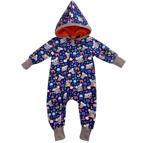 Lilakind Baby Overall mit Kapuze – Koala-Muster – Fleecegefüttert & Warm – Softshell-Einteiler für Jungen & Mädchen – Outdooranzug mit Reißverschluss & Bündchen – Größe 92.98 von Lilakind