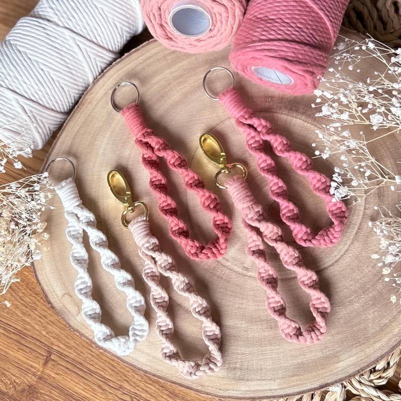 Makramee Schlüsselanhänger | Schlüsselband Spirale Personalisiert Boho Perfektes Geschenk in Verschiedenen Farben von LilaviaArt