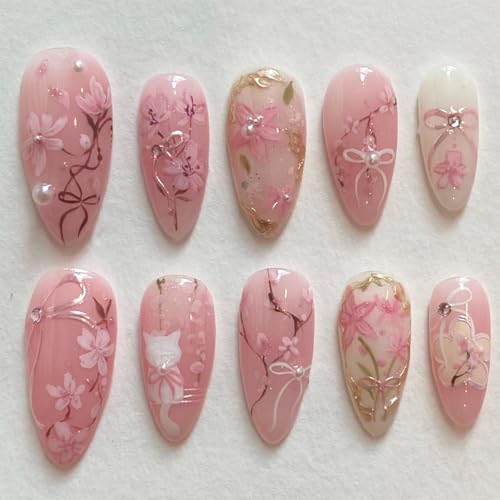 24 Stück rosa Blumen Press On Nails: mittlere Mandel-Form mit Strass, Perlen und süßem Katzen-Design. Schleifen-Details, perfekt für den Sommer. Acryl-Nagelkit für Frauen von Lilbitty