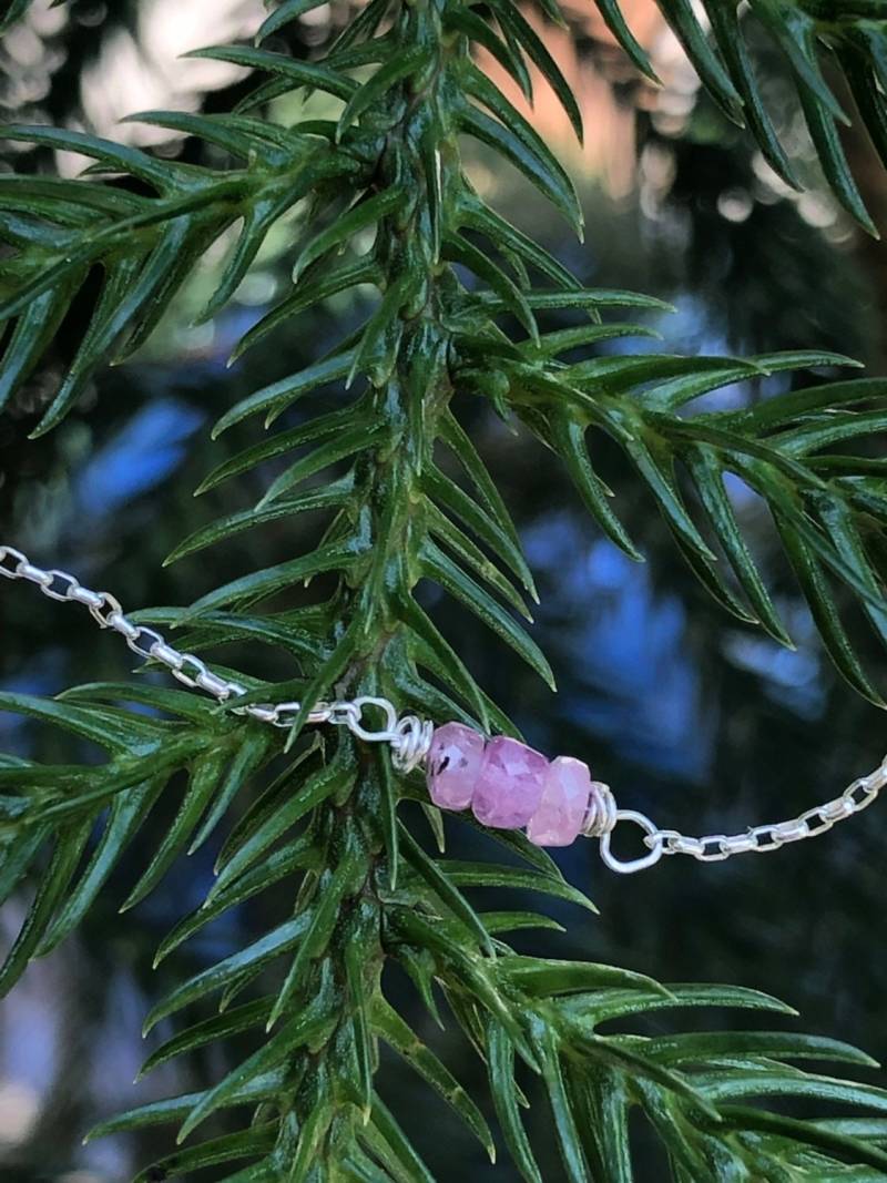 Natürliche Rosa Saphir Und Sterling Silber Halskette Natürliche Rosa Saphir Und Sterling Silber Halskette von LiliacLilli
