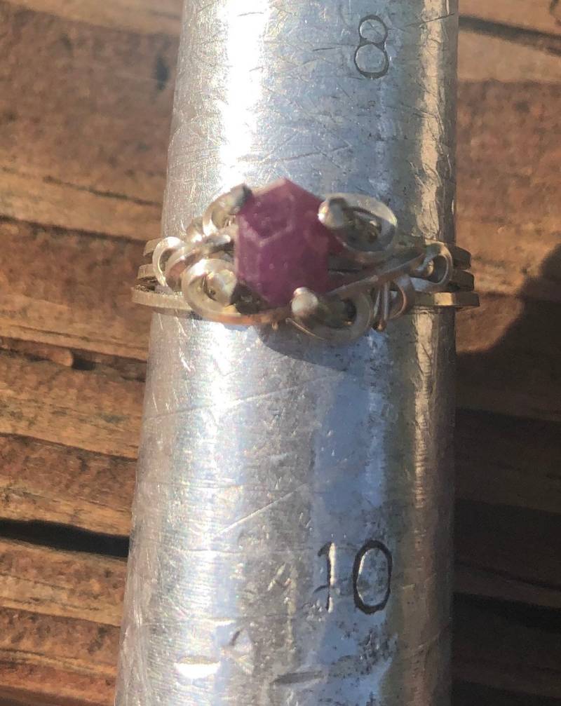 Roher Roter Rubin in Sterling Silber Ring Roher Roter Rubin in Sterling Silber Ring von LiliacLilli
