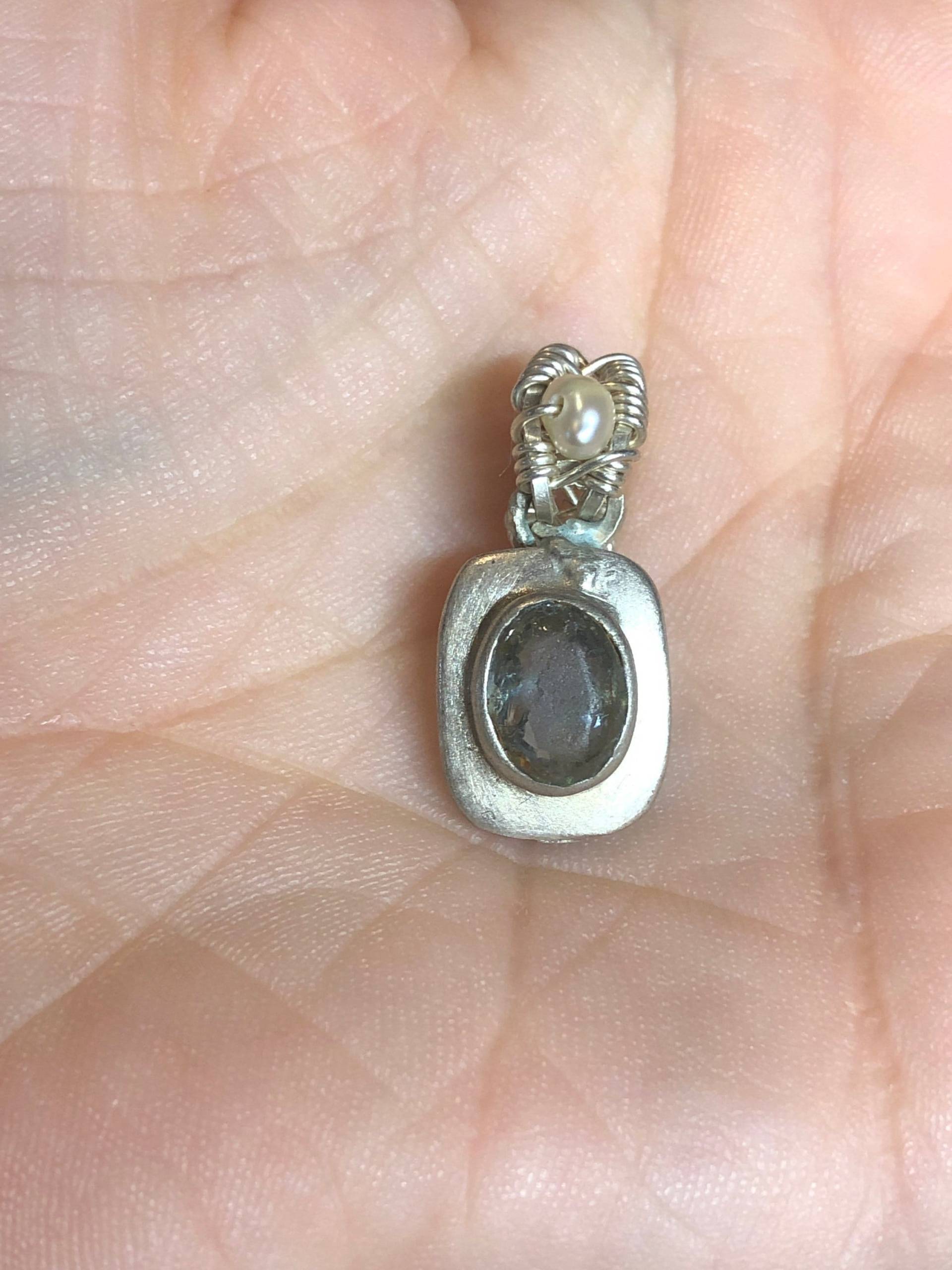 Sterling Silber Anhänger Mit Farbwechsel Stein Und Perlenakzent Sterling Silber Anhänger Mit Farbwechsel Stein Und Perlenakzent von LiliacLilli