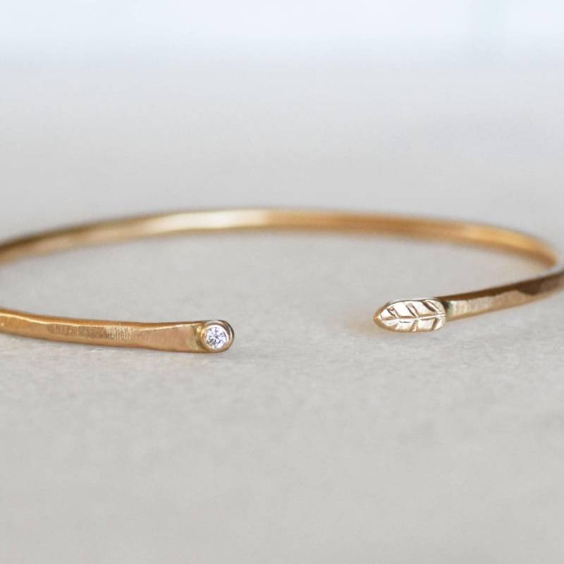 14K Gold Diamant Blatt Manschette Armband, Gehämmert Stapeln Armreif, Braut Schmuck von LilianGinebra