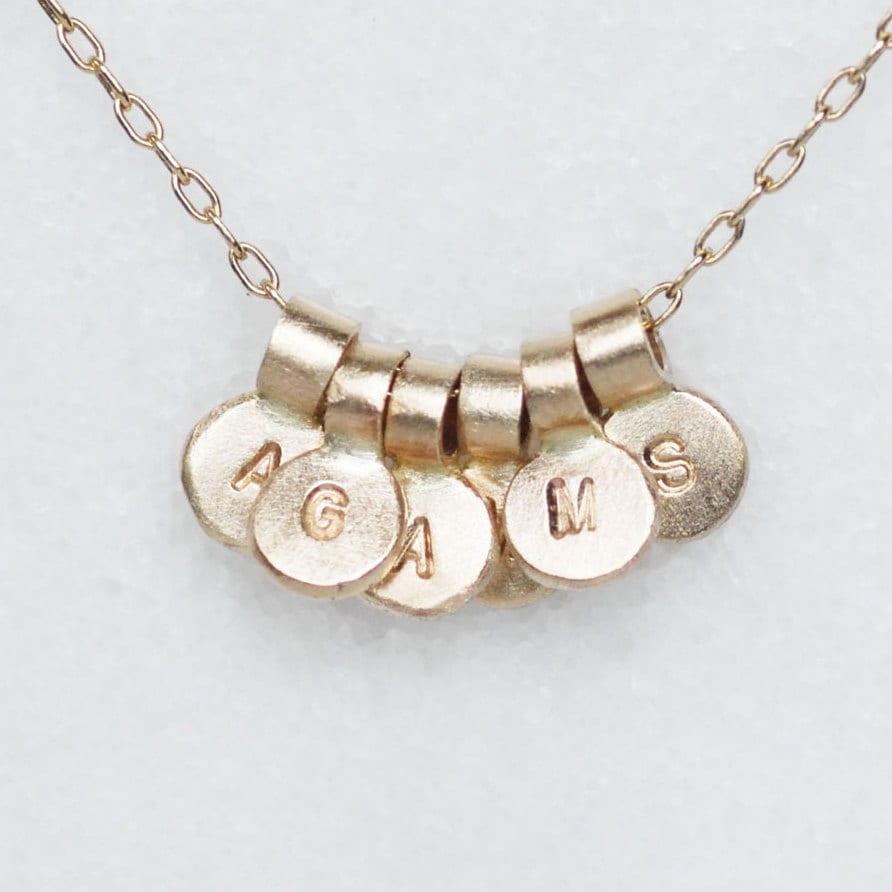 14K Gold Initial Halskette Personalisierter Monogramm Anhänger von LilianGinebra