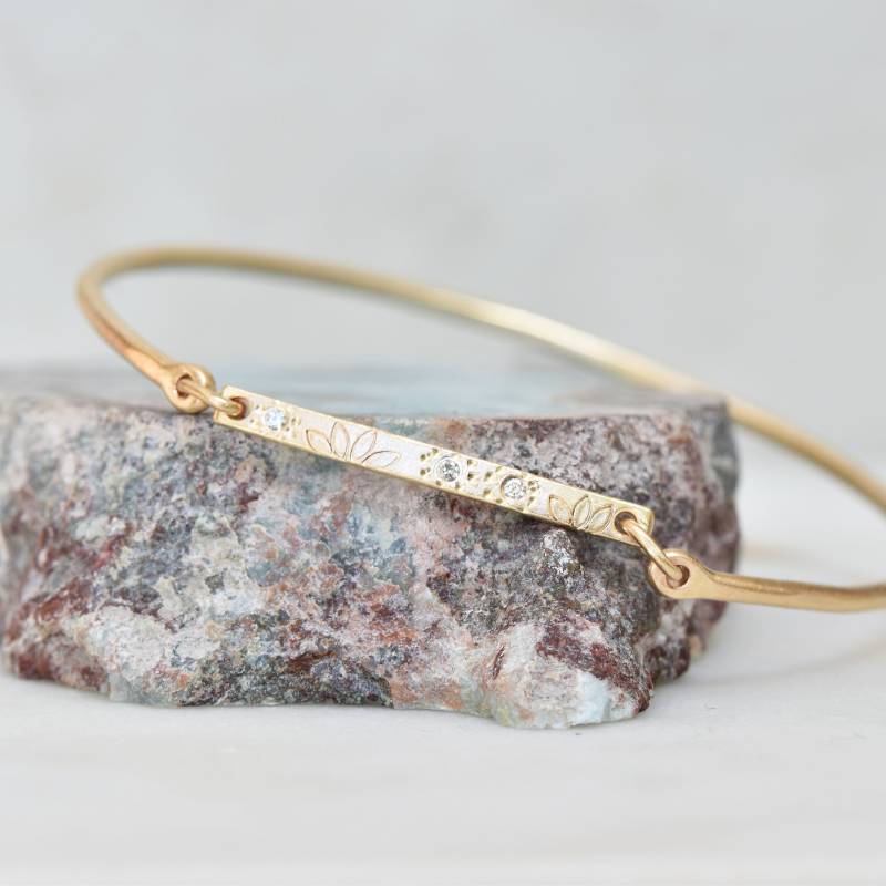 Handgemachtes Diamant-Armreif, Armreifen Aus Solidem Gold Blumen, Wildblumengarten, Umweltfreundliches Recyceltes Gold, Stapelarmband von LilianGinebra