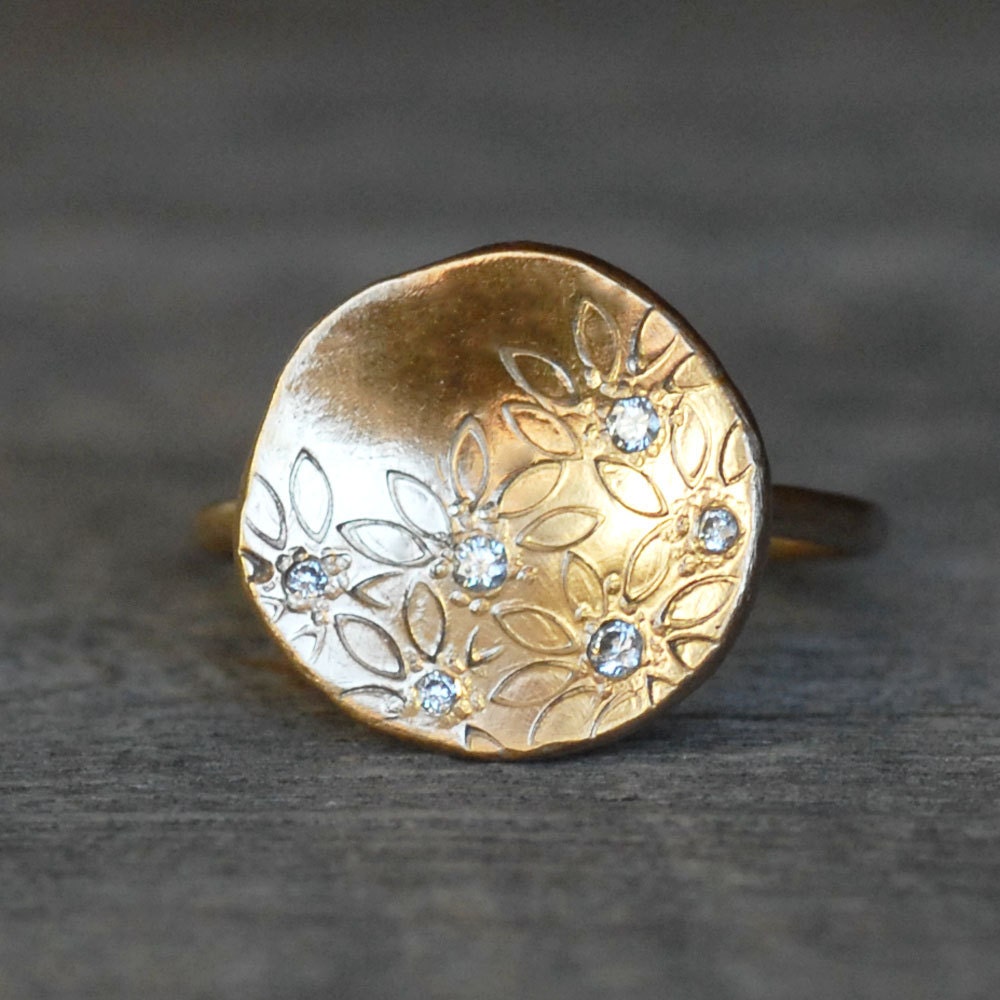 Diamant Blumen Cocktailring, Massiv 14K Gold Großer Ring, Großer Gänseblümchen Hochzeit, April, Brautschmuck von LilianGinebra