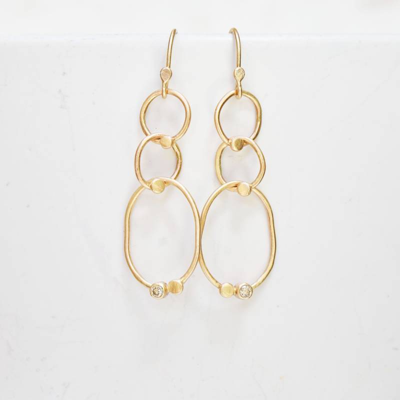 Lange Ineinander Verschlungene Diamanten Und Gold Ohrringe - Eco-Friendly Recycled von LilianGinebra