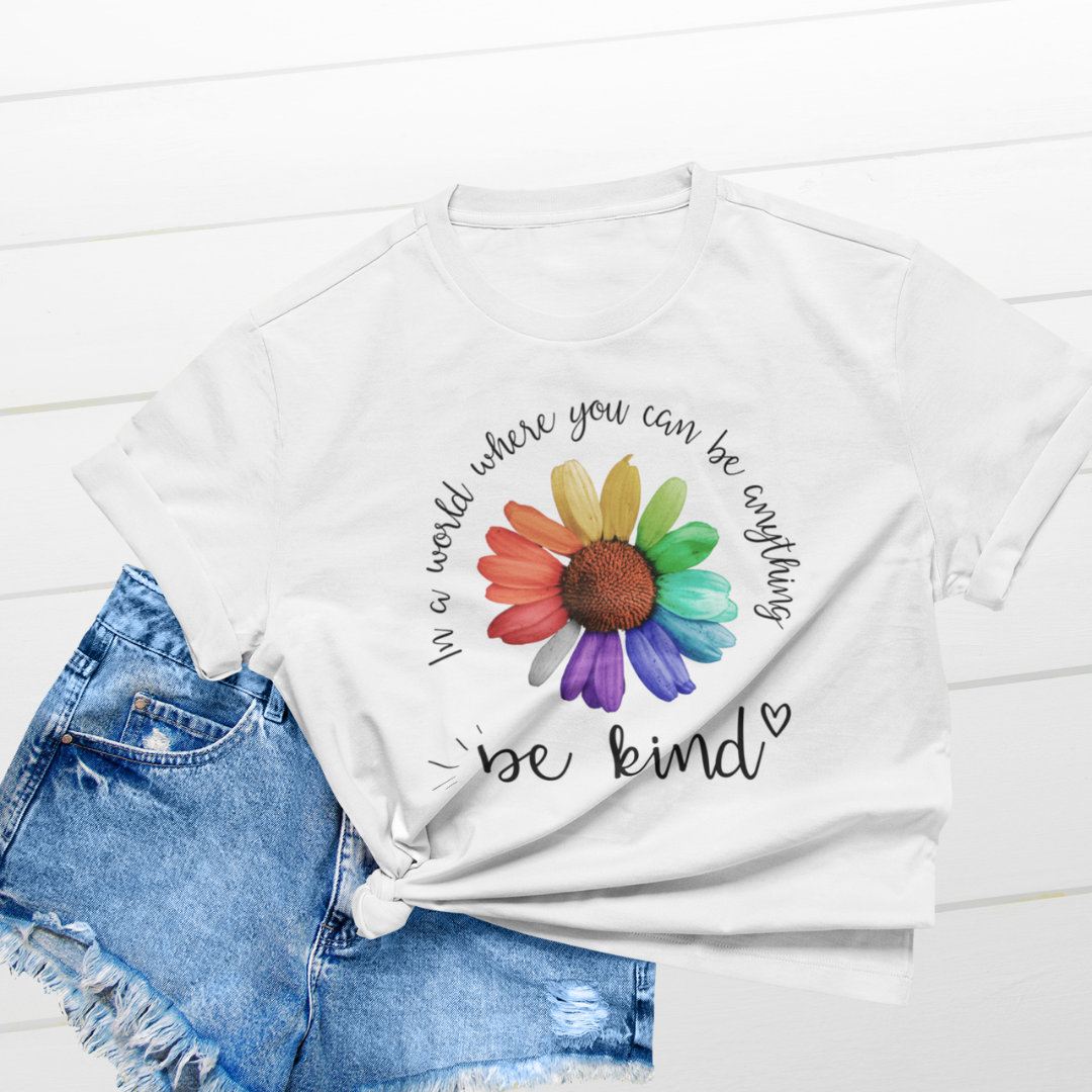 Be Kind T-Shirt, Inspiration Shirt, Damen Blumen Shirt, Kleidung, Tshirt von LiliandMattDesign