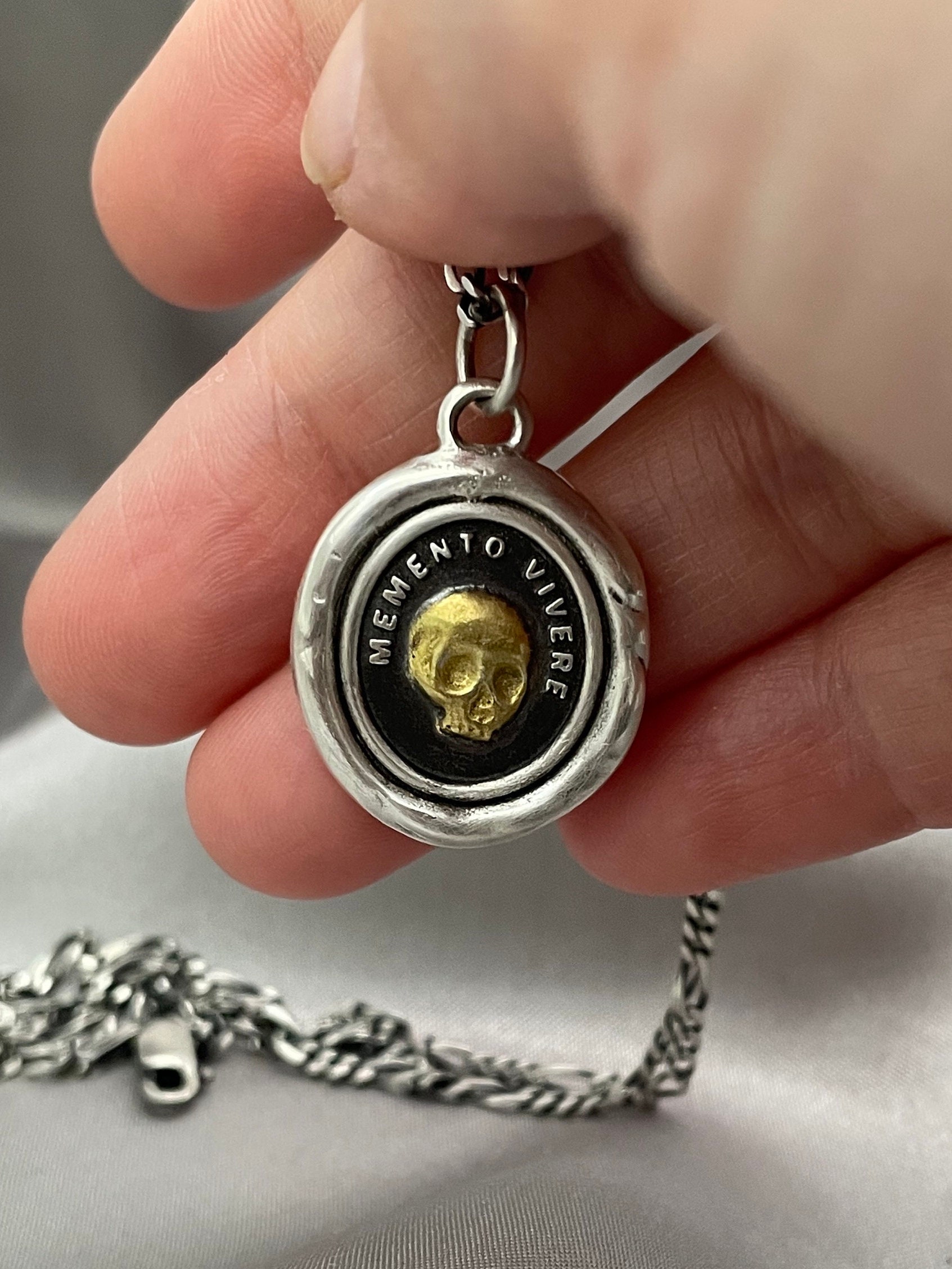 22K Vergoldung Totenkopf Anhänger Feinsilber Halskette, Liliane Ting Design 22K Vergoldung Totenkopf Anhänger Feinsilber Halskette, Liliane Ting Design von LilianeTing
