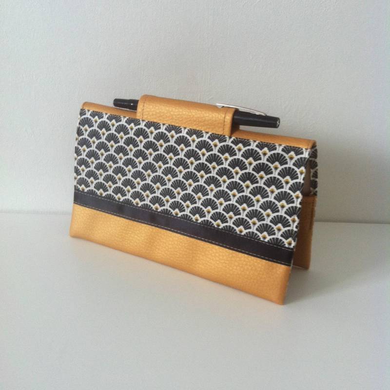 Porte-Chéquier "Eventails Noir Et Or" En Coton Enduit Similicuir von LiliboyCreations