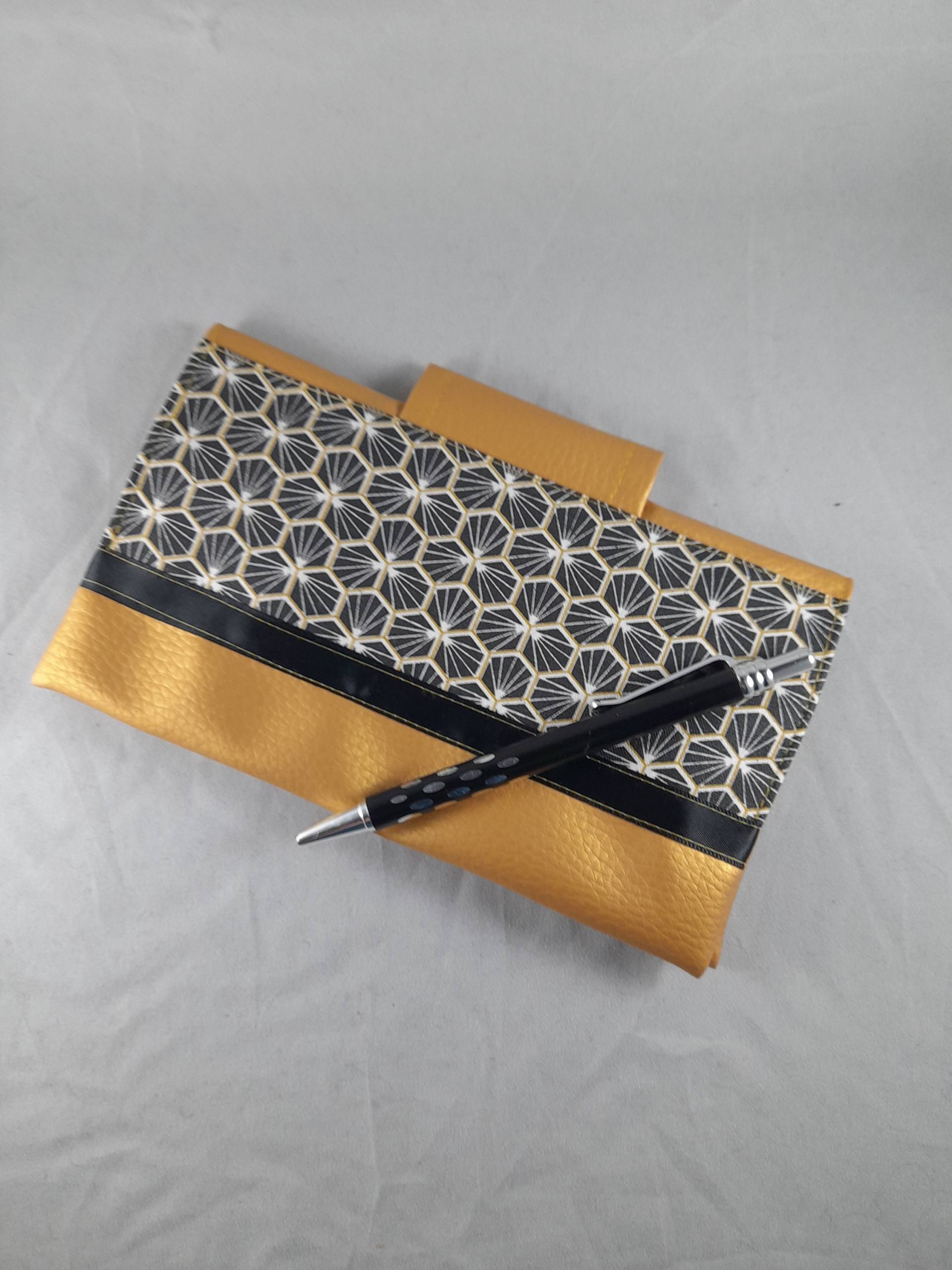 Porte-Chéquier "Eventails Noir Et Or" En Coton Enduit Similicuir Porte-Chéquier "Eventails Noir Et Or" En Coton Enduit Similicuir von LiliboyCreations