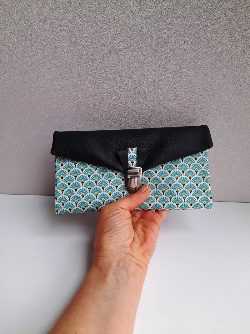 Portefeuille Femme/Simicuir Noir/Coton Enduit Imprimé Art/Blanc Déco Vert Lagon/Or/Noir/Cadeau Femme Portefeuille Femme/Simicuir Noir/Coton Enduit Imprimé Art/Blanc Déco Vert Lagon/Or/Noir/Cadeau Femme von LiliboyCreations