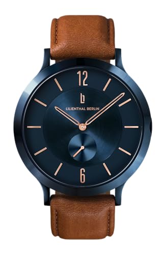 Lilienthal Berlin Herrenuhr The Classic in Blue Rose – Armbanduhr am hellbraunen Leder-Armband – aus Chirurgenstahl mit einem Quarzuhrwerk & saphirgehärtetem Mineralglas – 42,5 mm von Lilienthal Berlin