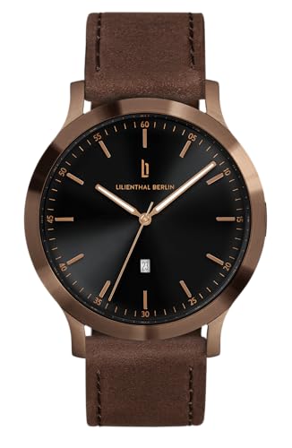 Lilienthal Berlin Herrenuhr Huxley in Bronze/Schwarz – Armbanduhr am braunen Leder-Armband – aus 316L Chirurgenstahl mit einem Quarzuhrwerk & saphirgehärtetem Mineralglas – 40 mm von Lilienthal