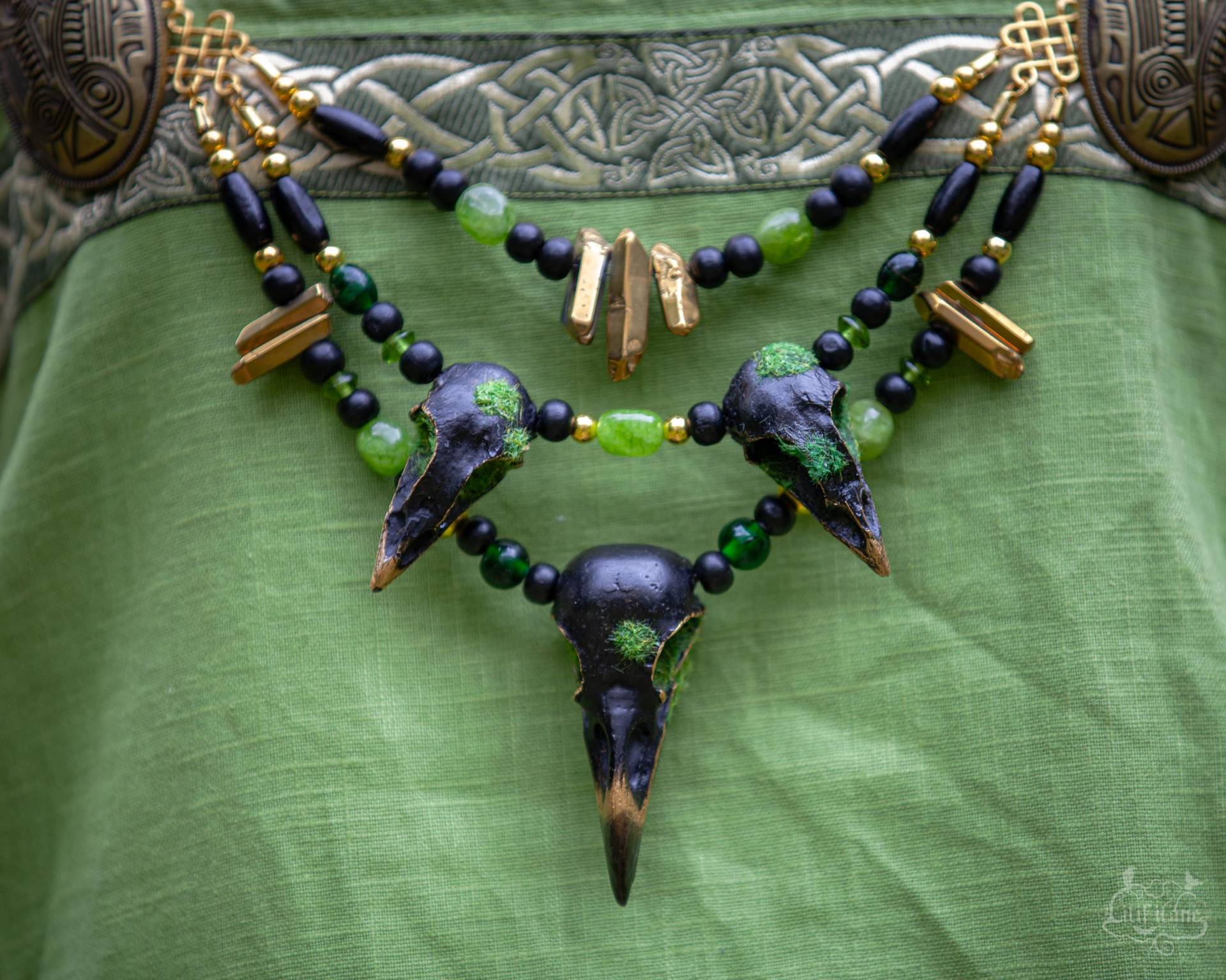 3-Reihige Wikinger Fibelkette Mit Rabenschädel Replikaten Und Kristallen - Schürzenkette von LilifIlaneARTWORK
