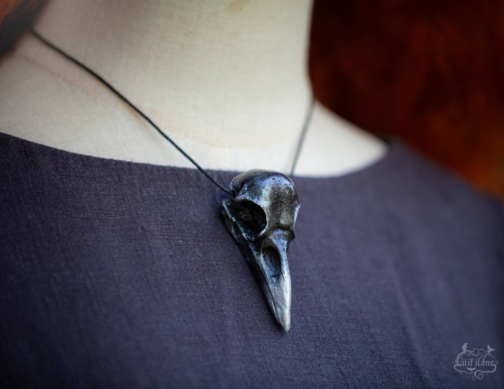 Eine Rabenschädel Replikat Kette - Schwarz/ Silber Raven, Crow Necklace Rabe Krähe von LilifIlaneARTWORK
