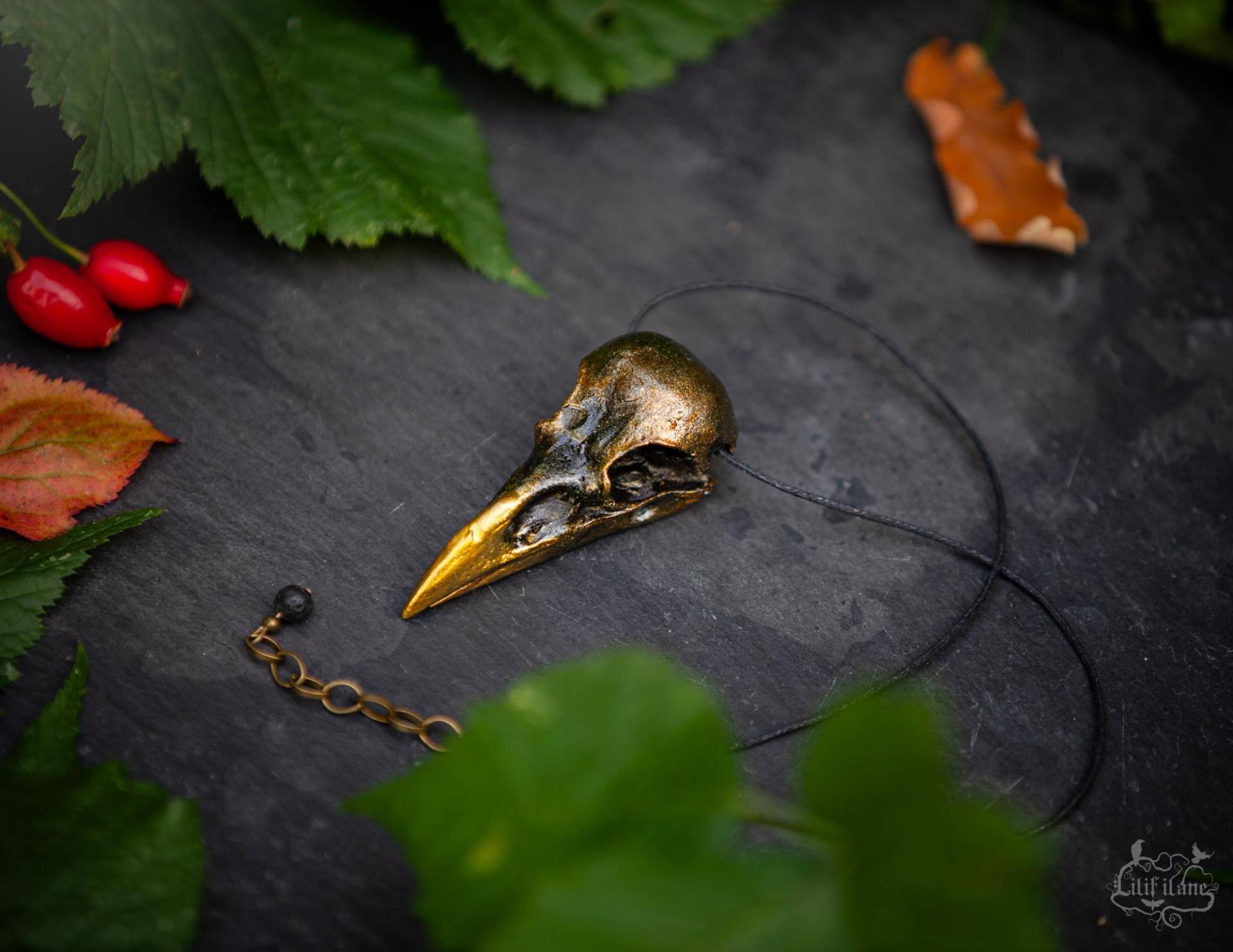 Rabenschädel Replikat Kette - Schwarz Bronze Gold Raven, Crow Necklace Rabe Krähe von LilifIlaneARTWORK