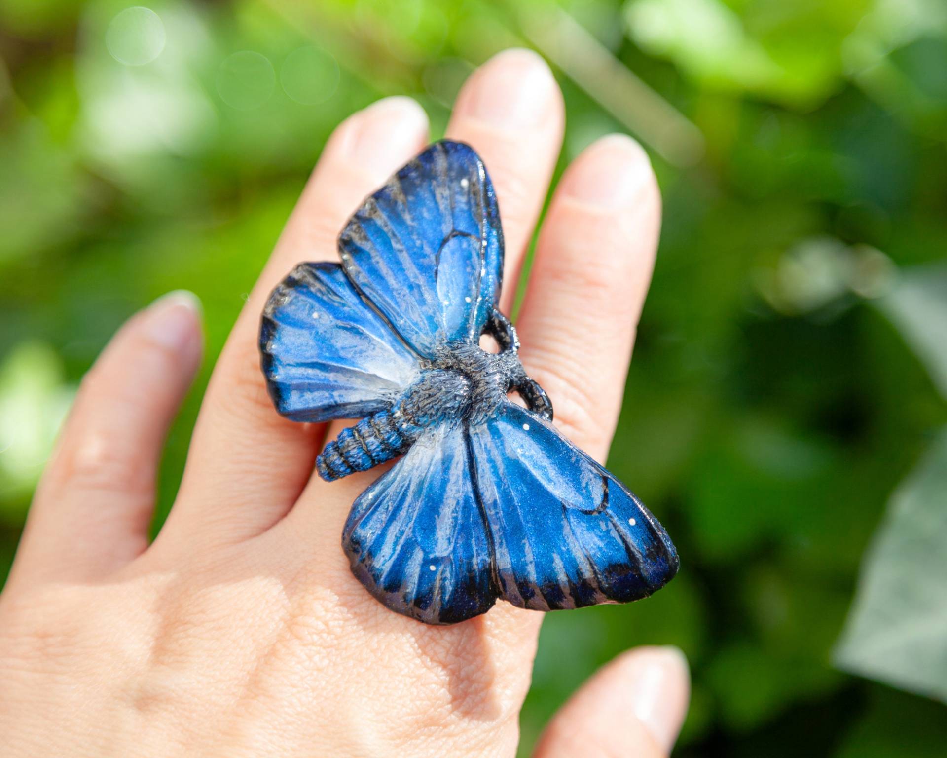 Schmetterling Brosche - Blau/Violett von LilifIlaneARTWORK