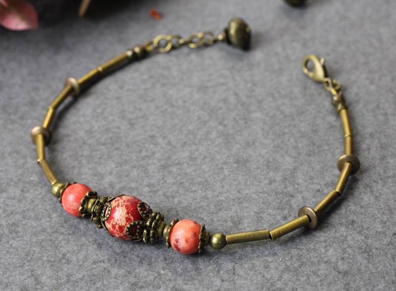 Armband Ethno Vintage Bronzefarben Edelsteine Jaspis Rot Karabiner von LilisEigenart