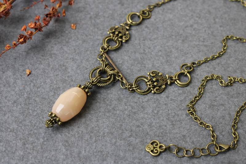 Kette Schmuck Bronzefarben Ethno Boho Vintage Edelstein Mondstein Rosa von LilisEigenart