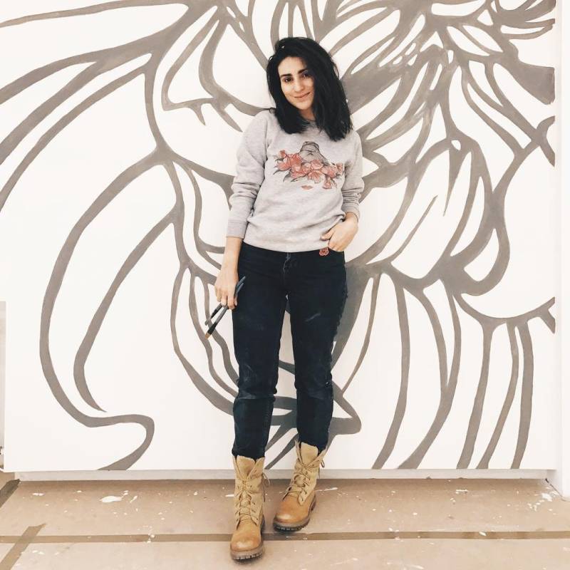 Lilit Sarkisian Unisex Designer Grau Pfingstrose M Sweatshirt Lilit Sarkisian Unisex Designer Grau Pfingstrose M Sweatshirt von Lilitartstore