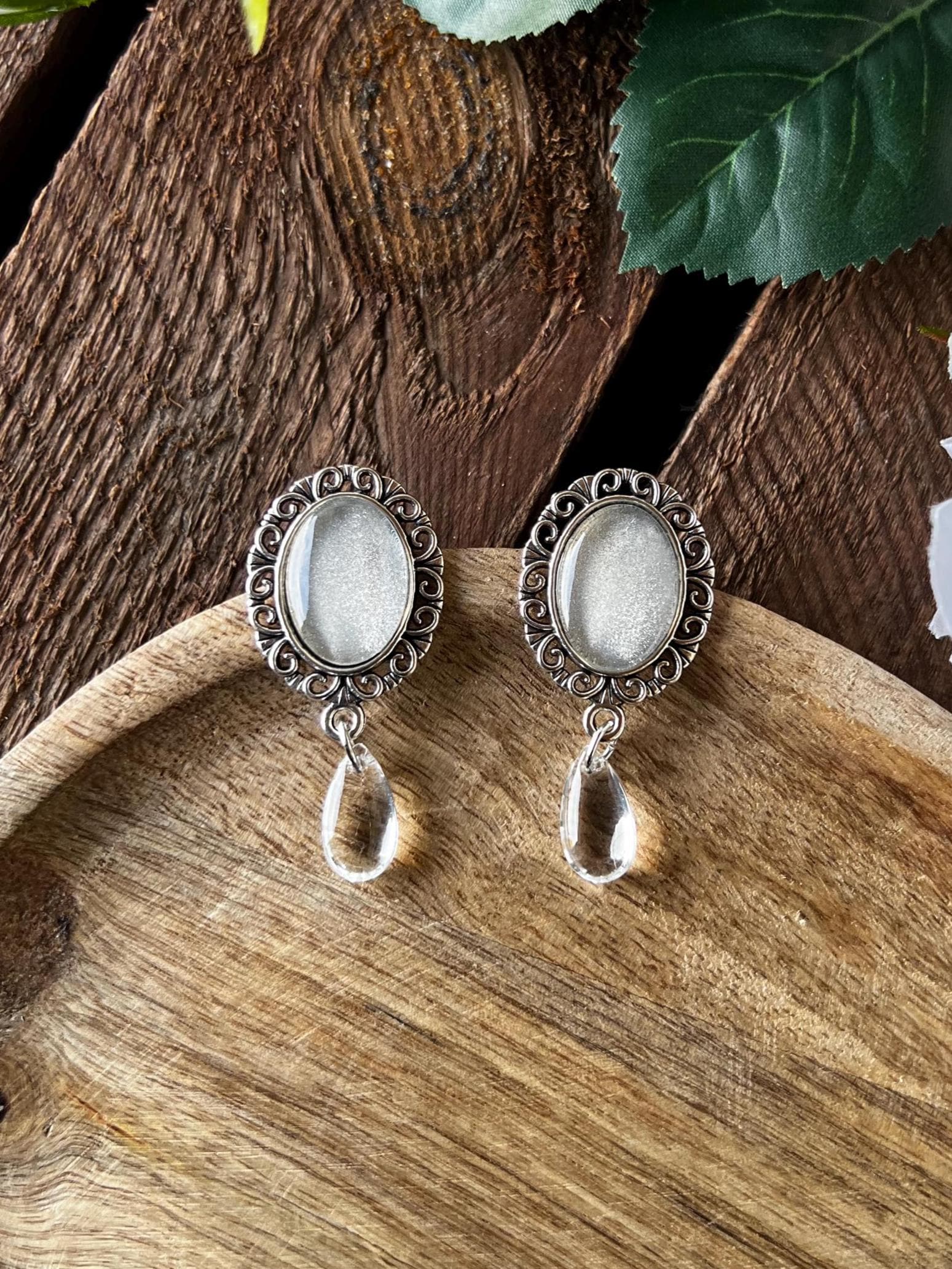 Ornament-Ohrstecker Mit Tropfen - Vintage Anhänger Barock Kristall-stein Glitzer Einzelstück Unikat Ohrring Hochzeit Brautschmuck Ornament-Ohrstecker Mit Tropfen - Vintage Anhänger Barock Kristall-stein Glitzer Einzelstück Unikat Ohrring Hochzeit Brautschmuck von LilithKreativeStudio