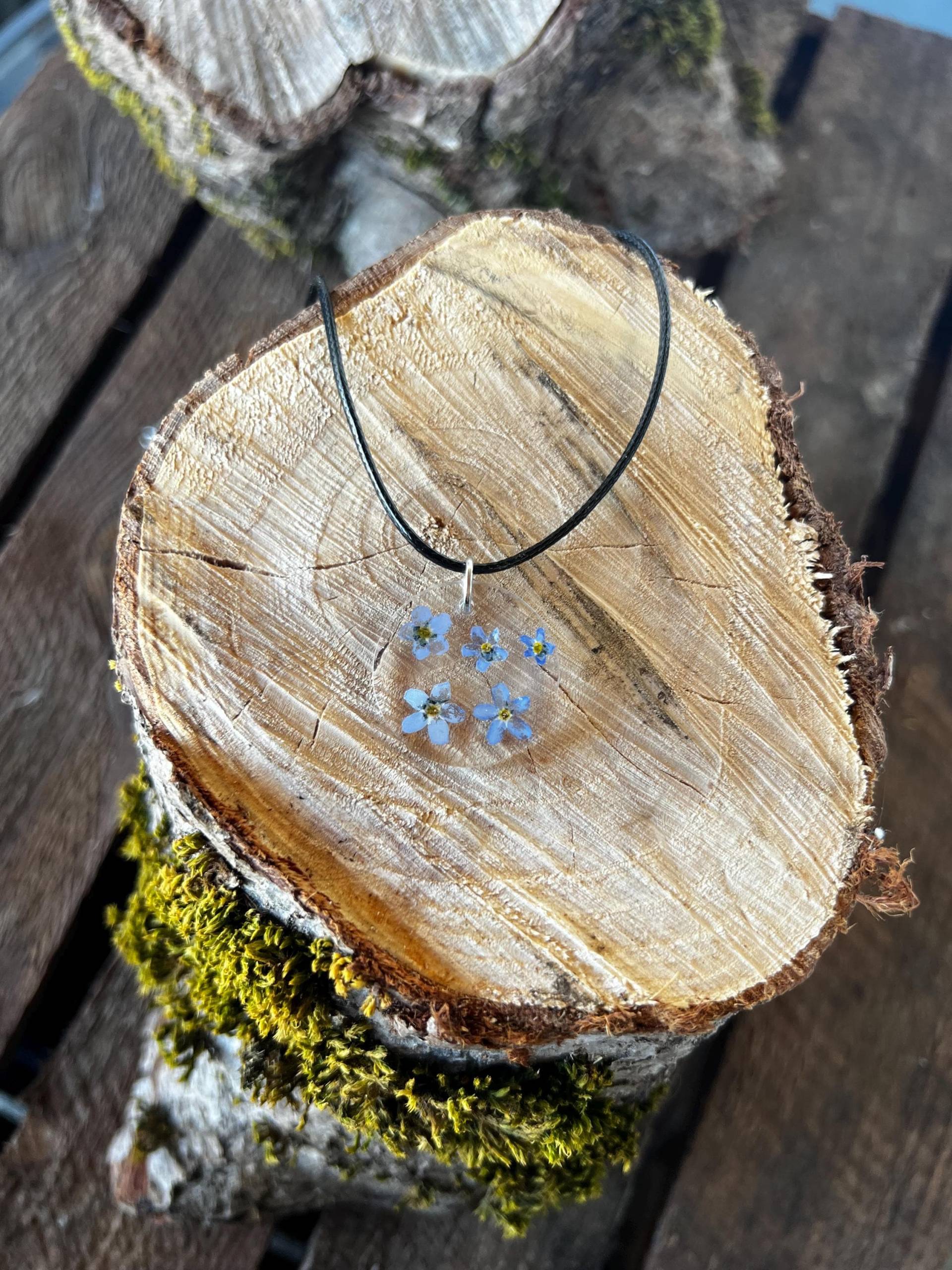 Vergissmeinnicht Kettenanhänger | S Halskette Natur Blume Blüte Schmuck Anhänger Geburtsblume Erinnerung Geschenkidee Muttertag Geburtstag Vergissmeinnicht Kettenanhänger | S Halskette Natur Blume Blüte Schmuck Anhänger Geburtsblume Erinnerung Geschenkidee Muttertag Geburtstag von LilithKreativeStudio