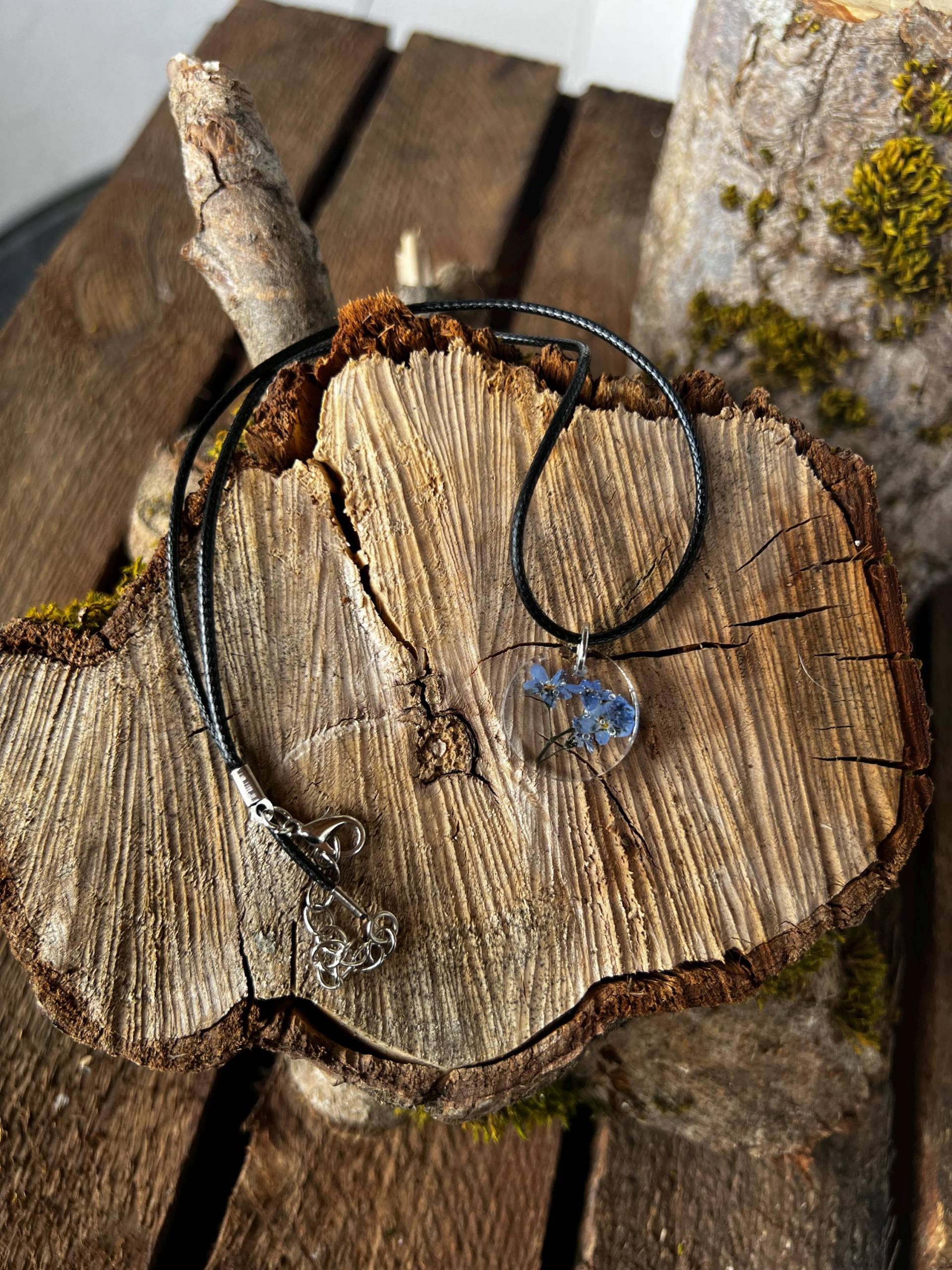 Vergissmeinnicht Kettenanhänger | xs Halskette Natur Blume Blüte Schmuck Anhänger Geburtsblume Erinnerung Geschenkidee Muttertag Geburtstag Vergissmeinnicht Kettenanhänger | xs Halskette Natur Blume Blüte Schmuck Anhänger Geburtsblume Erinnerung Geschenkidee Muttertag Geburtstag von LilithKreativeStudio
