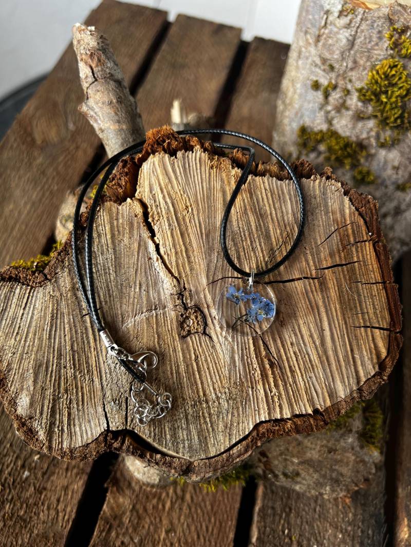 Vergissmeinnicht Kettenanhänger | xs Halskette Natur Blume Blüte Schmuck Anhänger Geburtsblume Erinnerung Geschenkidee Muttertag Geburtstag Vergissmeinnicht Kettenanhänger | xs Halskette Natur Blume Blüte Schmuck Anhänger Geburtsblume Erinnerung Geschenkidee Muttertag Geburtstag von LilithKreativeStudio