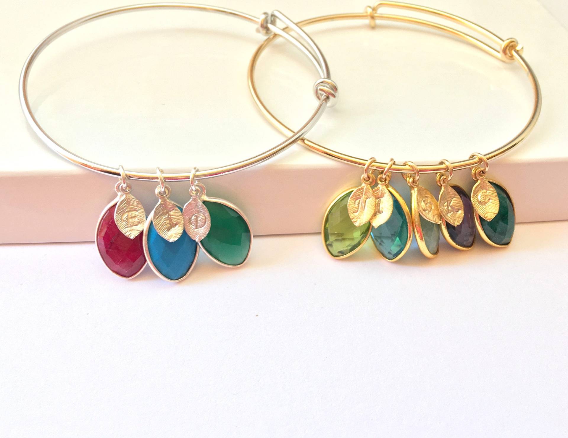 Custom Birthstone Charm Armband Für Mama Gold Bande Mütter Initial Schmuck Familie Baum Geschenkidee Sie Custom Birthstone Charm Armband Für Mama Gold Bande Mütter Initial Schmuck Familie Baum Geschenkidee Sie von LillaGems