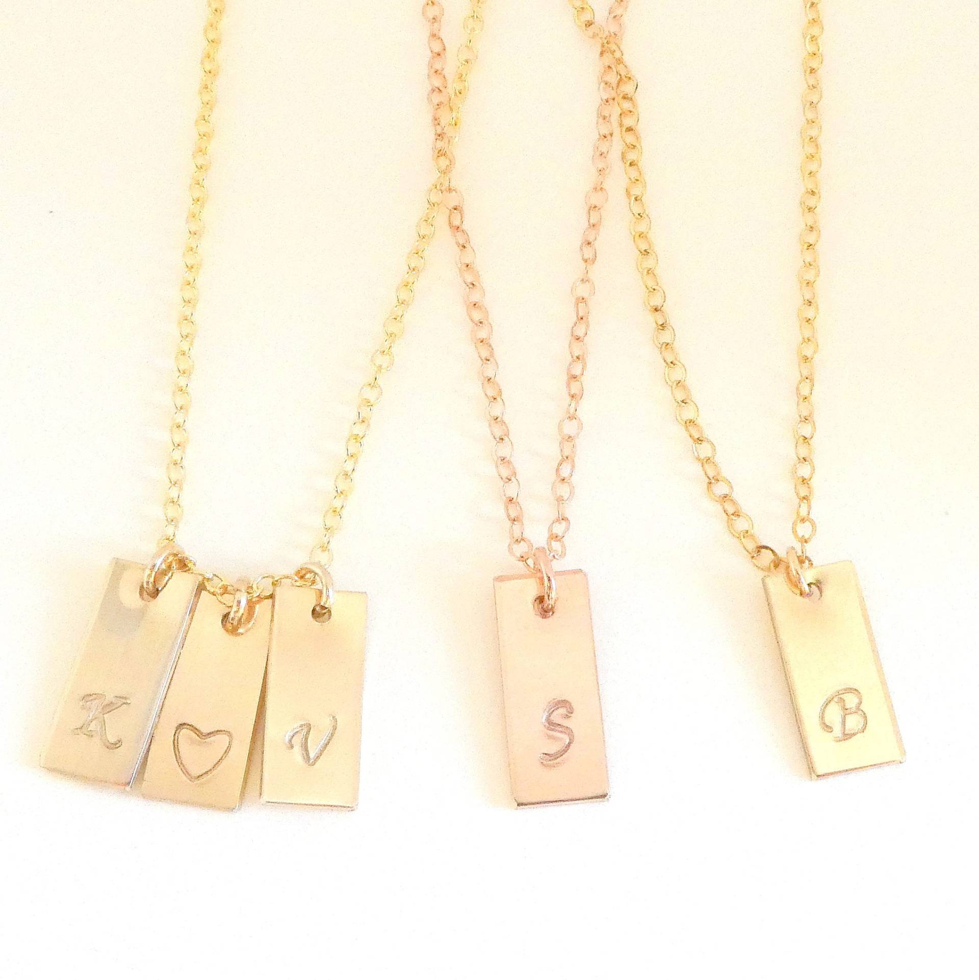 Handgestempelt Erste Halskette Kleine Tag Einfache Initialen Geschenk Für Frau Handgestempelt 14K Gold Sterling Silber Handgestempelt Erste Halskette Kleine Tag Einfache Initialen Geschenk Für Frau Handgestempelt 14K Gold Sterling Silber von LillaGems