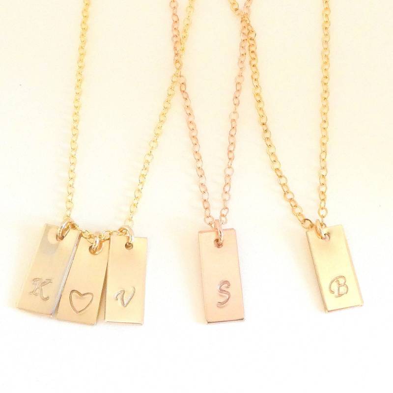Handgestempelt Erste Halskette Kleine Tag Einfache Initialen Geschenk Für Frau Handgestempelt 14K Gold Sterling Silber Handgestempelt Erste Halskette Kleine Tag Einfache Initialen Geschenk Für Frau Handgestempelt 14K Gold Sterling Silber von LillaGems