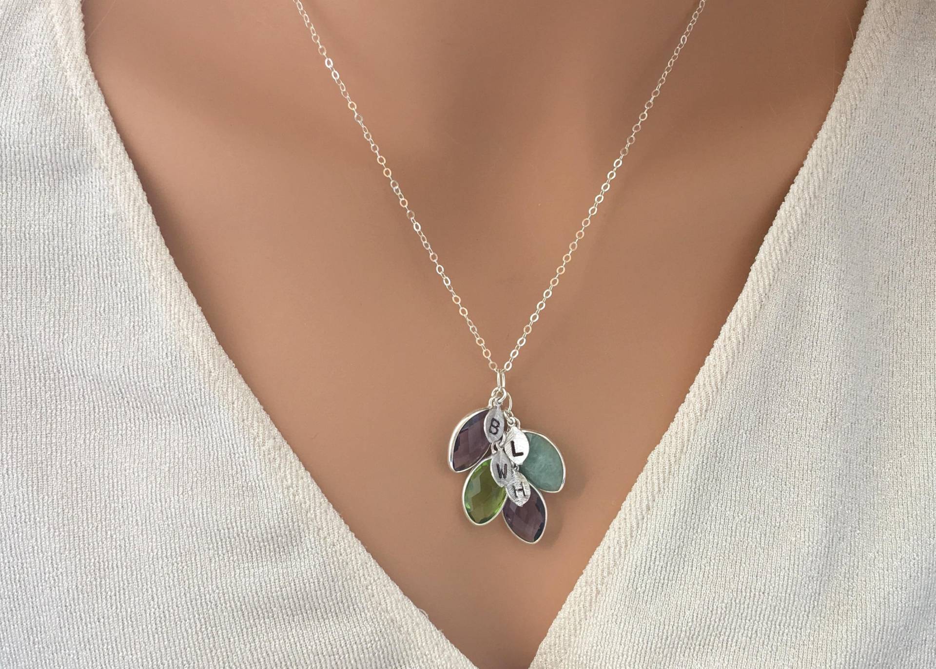 Maßgeschneiderte Familien-steinkette, Gestempelte Anfangskette, Geschenk Für Mama, Geschenk-Oma, Familienkette, Ehefrau, Charm Halskette Maßgeschneiderte Familien-steinkette, Gestempelte Anfangskette, Geschenk Für Mama, Geschenk-Oma, Familienkette, Ehefrau, Charm Halskette von LillaGems