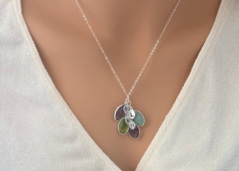 Maßgeschneiderte Familien-steinkette, Gestempelte Anfangskette, Geschenk Für Mama, Geschenk-Oma, Familienkette, Ehefrau, Charm Halskette Maßgeschneiderte Familien-steinkette, Gestempelte Anfangskette, Geschenk Für Mama, Geschenk-Oma, Familienkette, Ehefrau, Charm Halskette von LillaGems