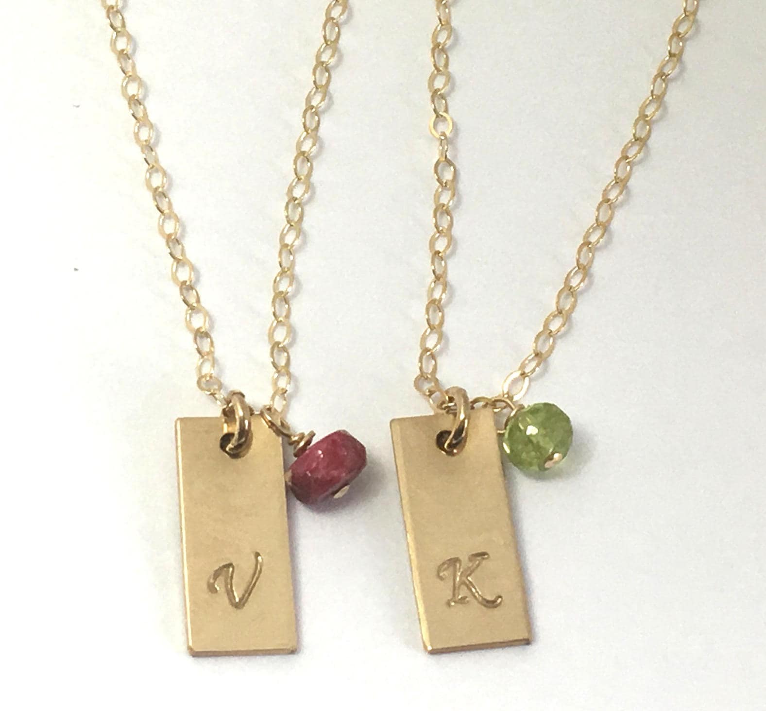 Mini Tag Erste Halskette Edelstein Birthstone Mutter Zierliche Scheibe Personalisierte Geschenk Für Mama Hand Gestempelt 14K Sterling Silber Mini Tag Erste Halskette Edelstein Birthstone Mutter Zierliche Scheibe Personalisierte Geschenk Für Mama Hand Gestempelt 14K Sterling Silber von LillaGems