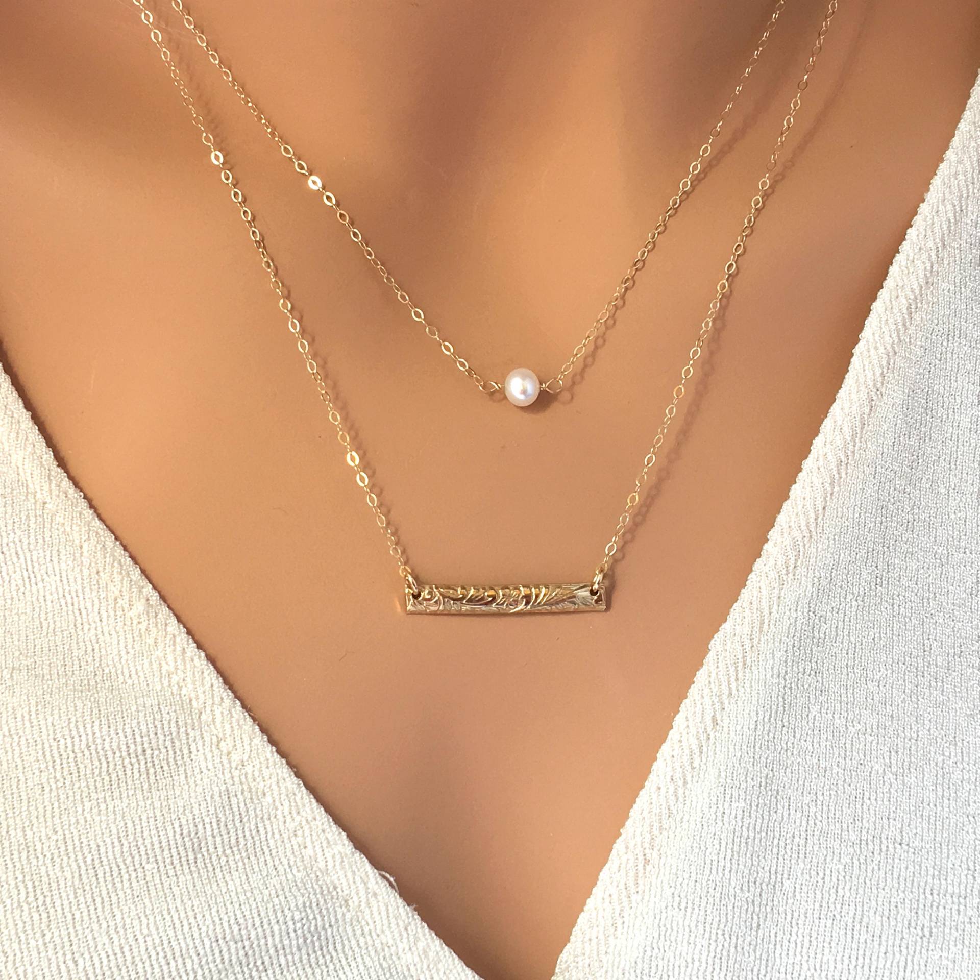 Perle Bar Halskette Zierliche Kleine Süßwasser Halskette, Halsband Zarte Silber, Gold, 14K Rose Gold Braut Perle Bar Halskette Zierliche Kleine Süßwasser Halskette, Halsband Zarte Silber, Gold, 14K Rose Gold Braut von LillaGems