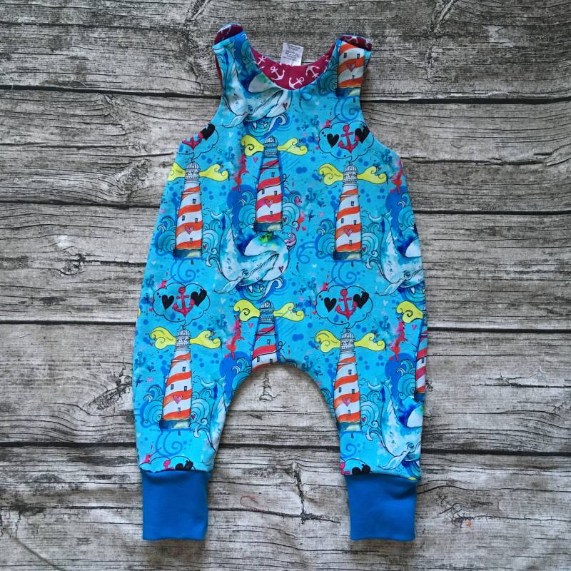 Gefütterter Babystrampler "Wal Am Leuchtturm" Gr. 50-80 von LilleHimmelAtelier