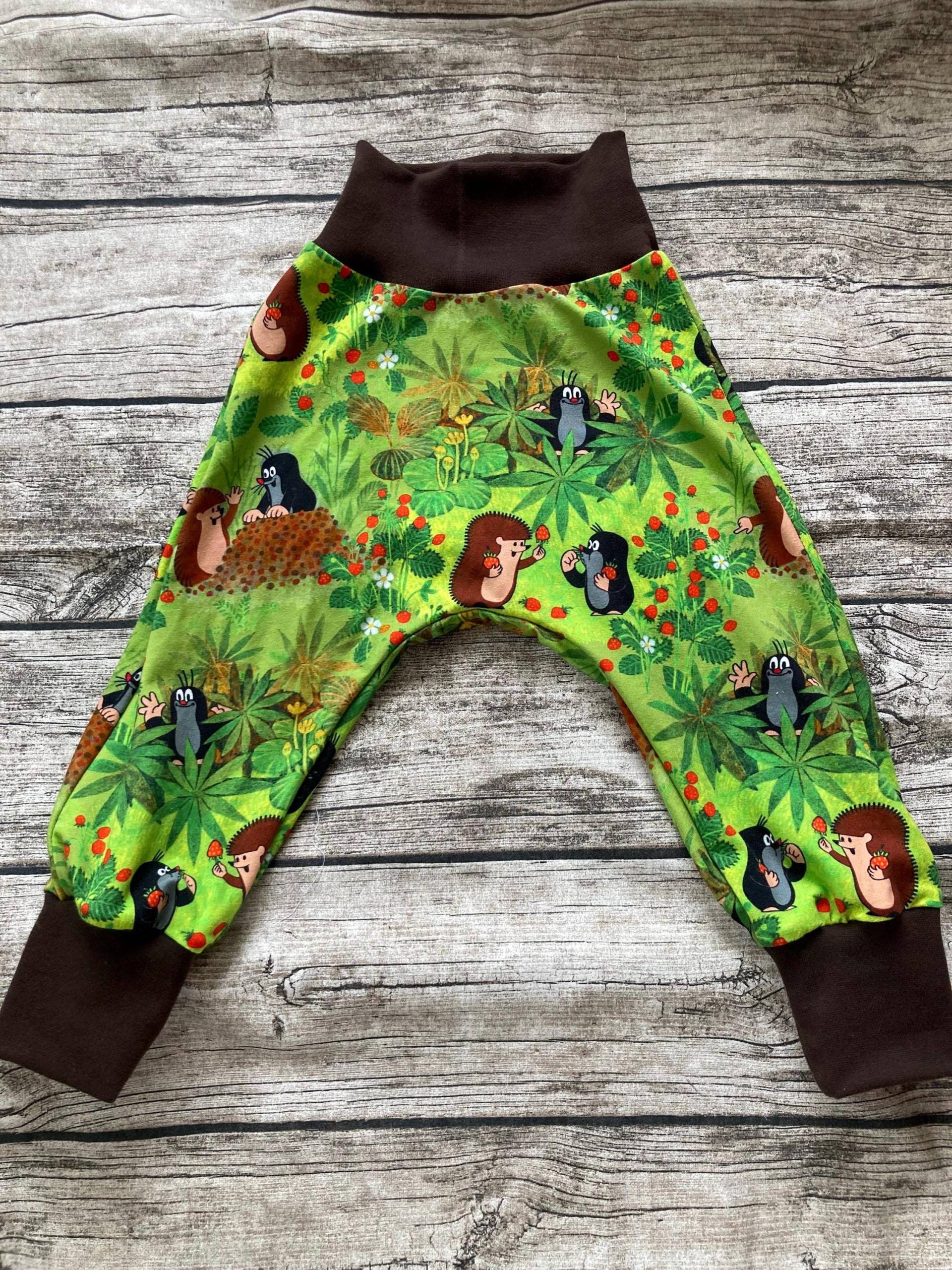 Pumphose „Der Kleine Maulwurf Im Erdbeerfeld" Gr. 62-116 von LilleHimmelAtelier