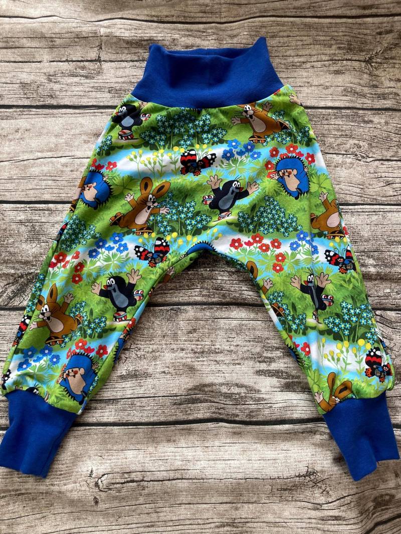 Pumphose "Der Kleine Maulwurf Pauli Auf Der Blumenwiese" Gr. 62-116 von LilleHimmelAtelier