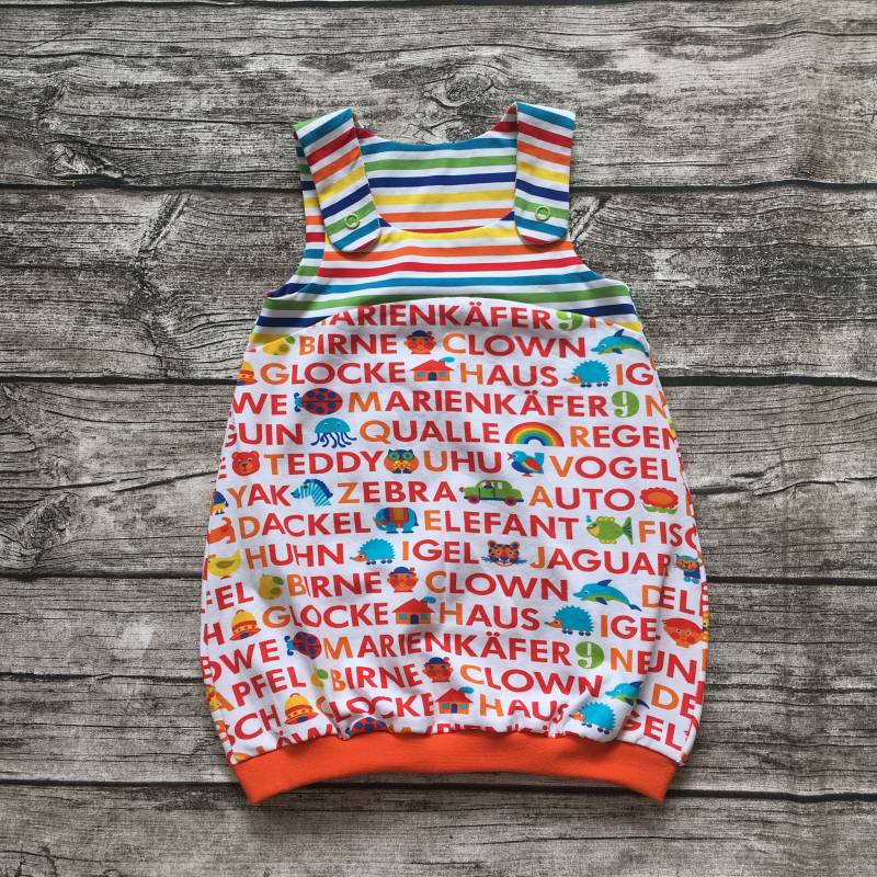 Sommerliches Latzkleid/Ballonkleid Gr. 86-104 "Abc - Rot" von LilleHimmelAtelier