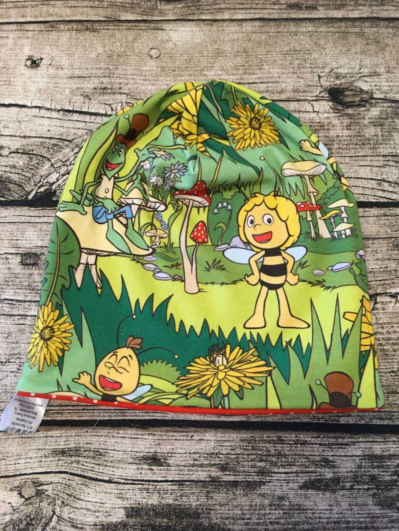 Wende-Beaniemütze „Biene Maja Im Blumenfeld" von LilleHimmelAtelier