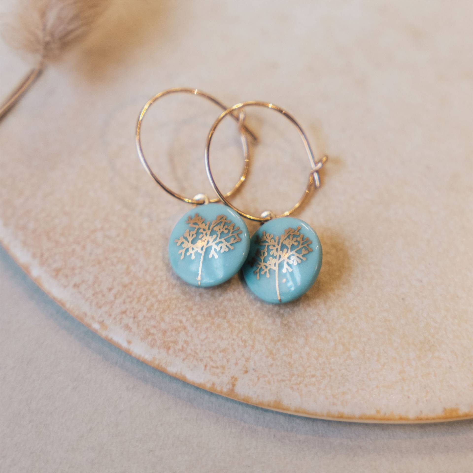 Creolen Mit Porzellan-Anhänger "Bäumchen' Gold Porzellanschmuck Lille Mus Schmuck Creolen Mit Porzellan-Anhänger "Bäumchen' Gold Porzellanschmuck Lille Mus Schmuck von LilleMusShop