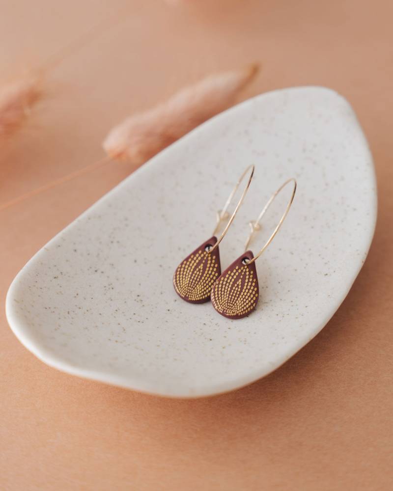 Creolen Mit Porzellan-Anhänger Pfau Gold Porzellanschmuck Lille Mus Schmuck von LilleMusShop
